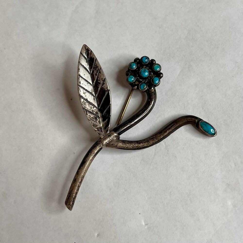 Vintage Zuni Sterling Silver Brooch – Petit Point Flower with Long Stem & Leaf